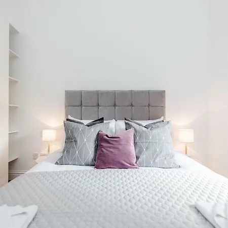White Piccadilly Luxury Flat Apartment